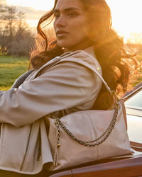 Hobo Avon in Stone Gloss