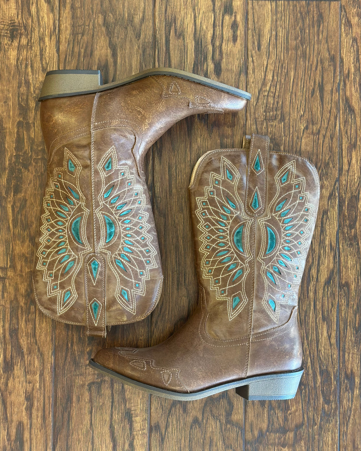 Bandera Boots in tan + turquoise
