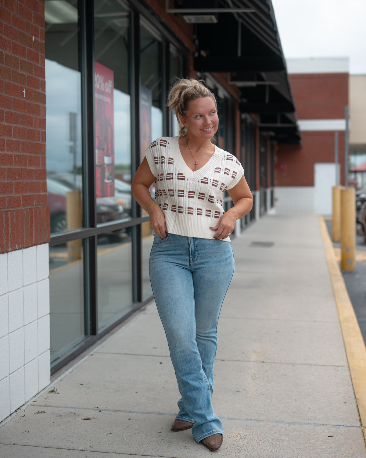 Geometric Knit V Neck Cropped Sweater Vest