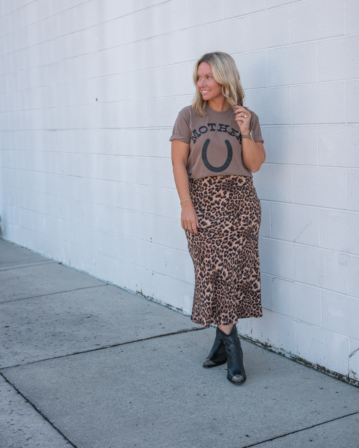 Mother Horseshoe Mom Western Graphic Tee - Espresso